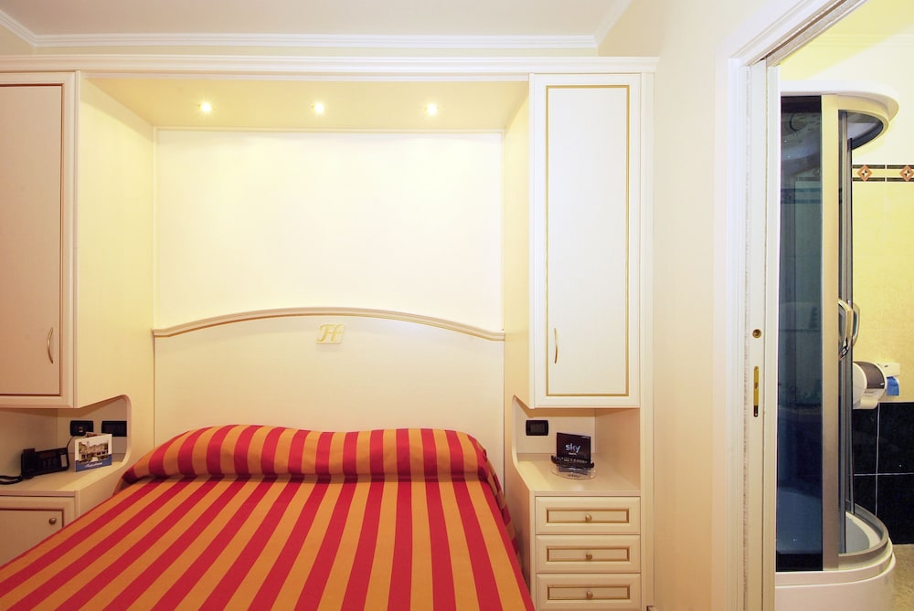 Classic Double Room - Photo 8