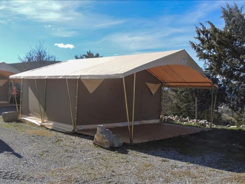 Tent (Canada) photo 3