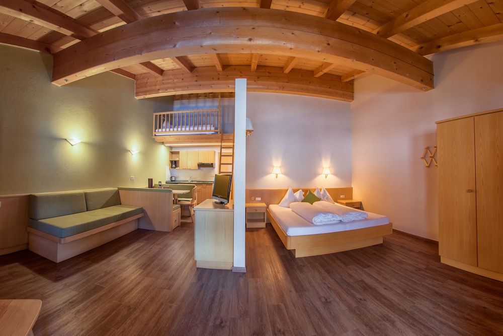 Standard Apartment, 1 Double Bed with Sofa bed, Kitchenette (cleaning fee 60€) photo 2