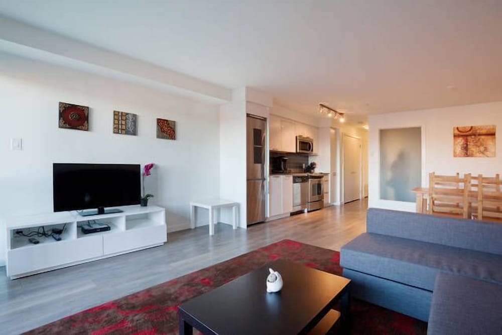 City Condo, 1 Queen Bed with Sofa bed, City View