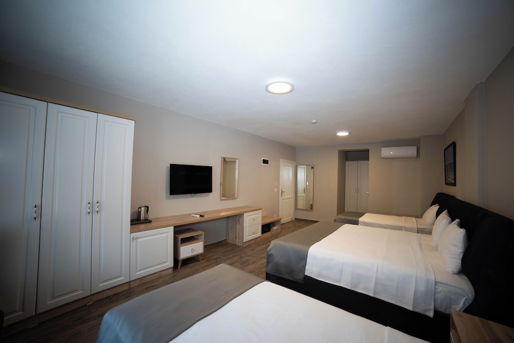 Deluxe Quadruple Room - Photo 6