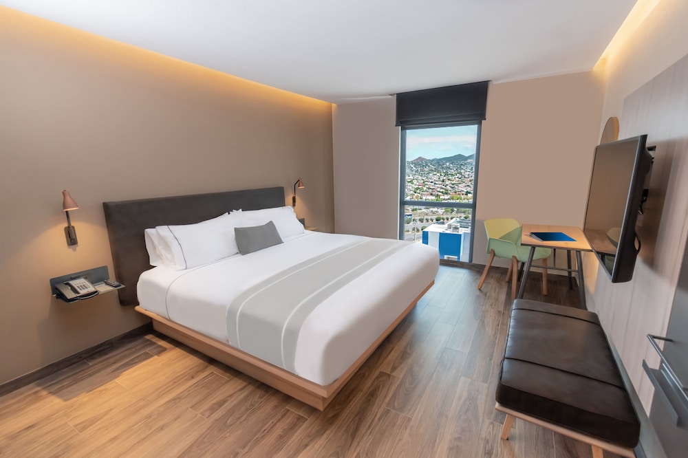 Standard Room, 1 King Bed photo 1