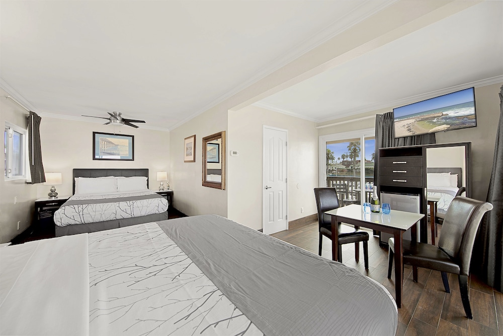 Suite, Multiple Beds (Not Pet Friendly) - Photo 2
