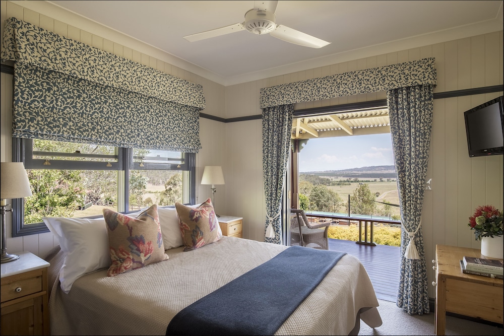 Two Bedroom Cottage - Photo 10