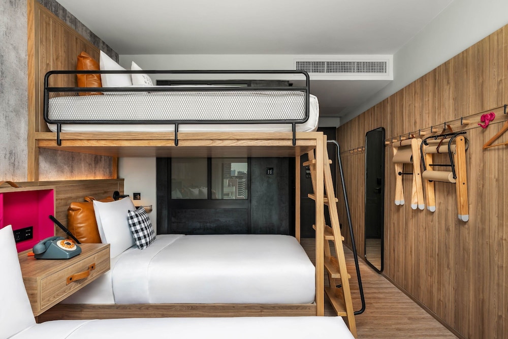 Loft, 2 Twin Beds, City View