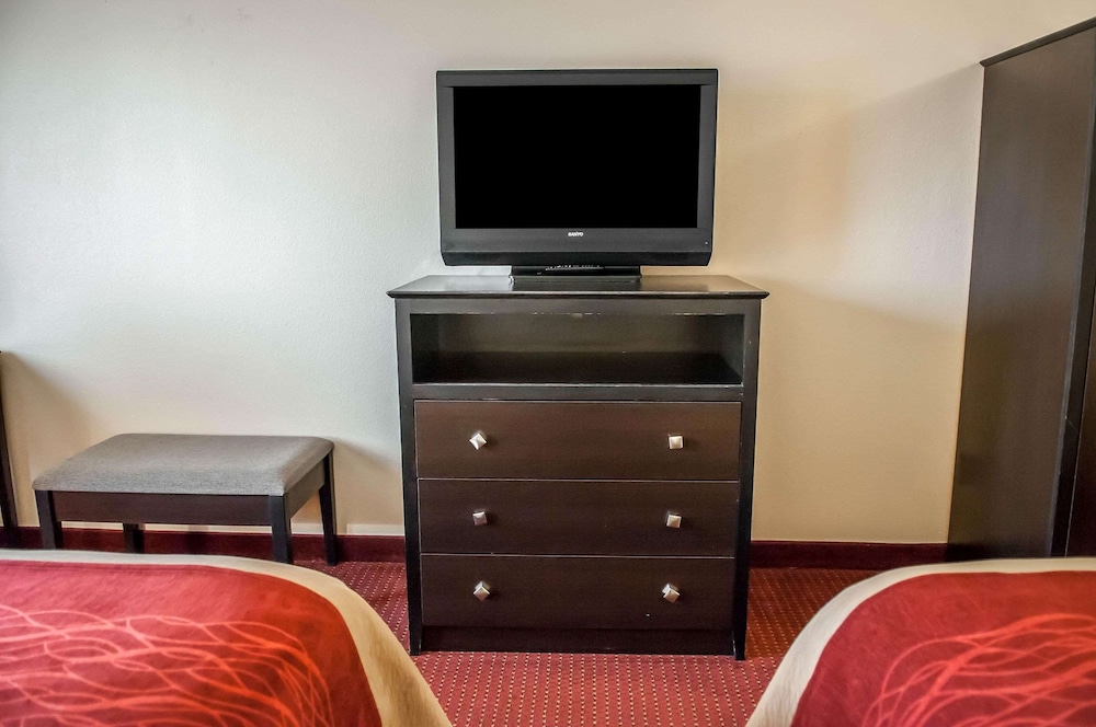 Standard Room, 2 Queen Beds, Non Smoking (First Floor) - Photo 2