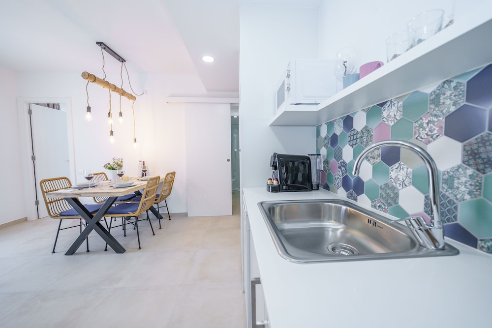 Apartamento Panorámico, 2 Habitaciones, Balcón, Vista al Mar