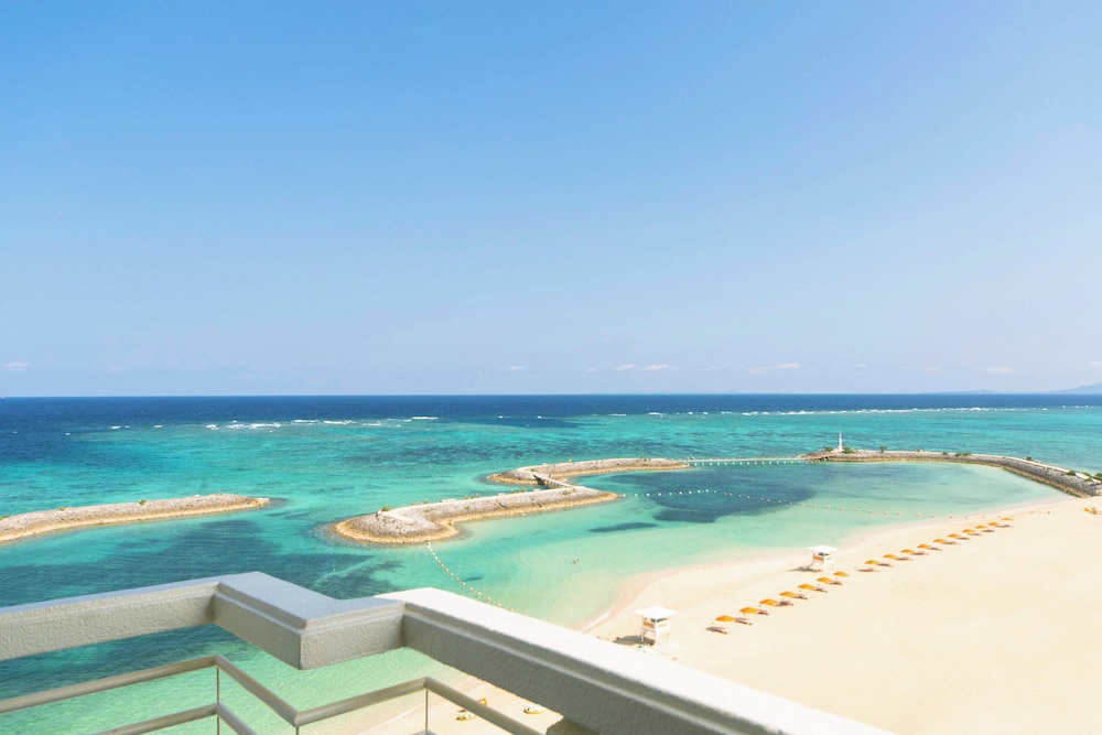 High Floor Deluxe (6-8F) Ocean View 3 Beds (Main Tower), photo 6