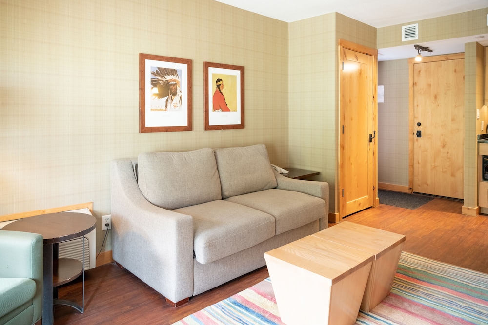 Superior Room, 1 King Bed, Balcony - Photo 3