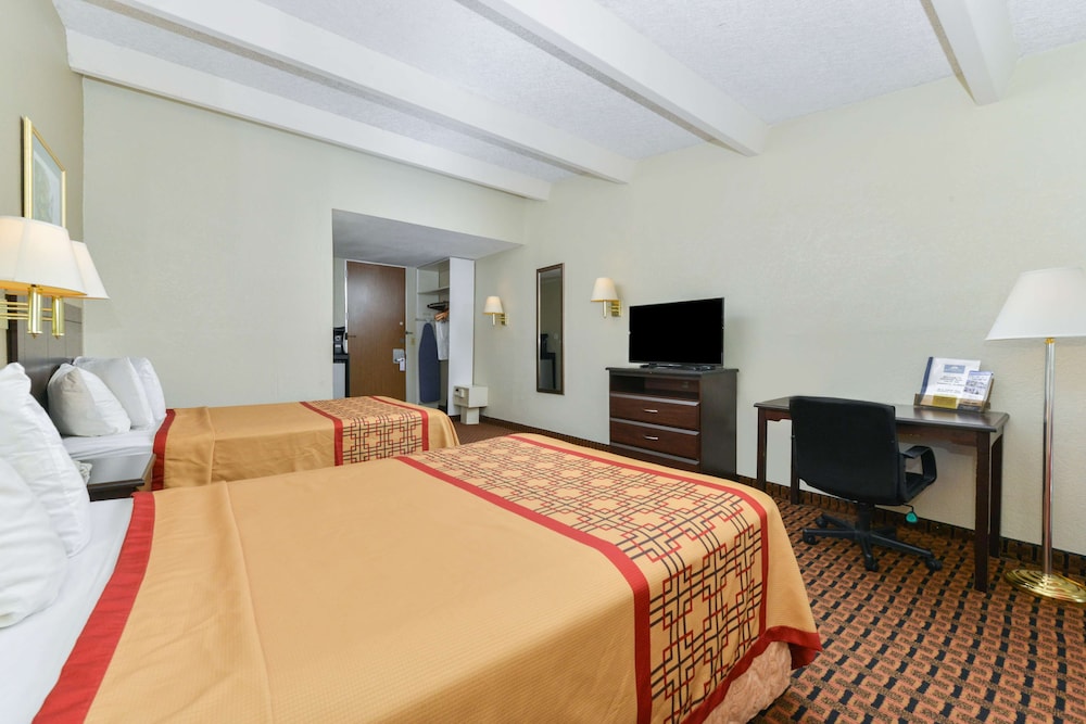 Room, 2 Double Beds, Non Smoking, Balcony - Photo 1