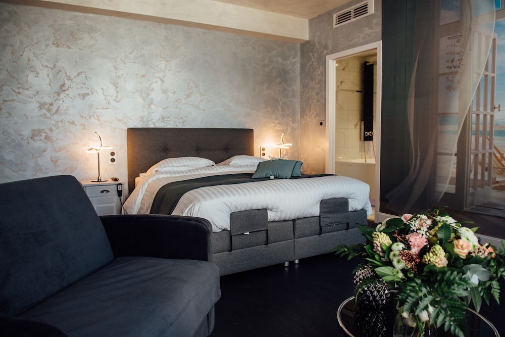 Signature Suite, Jetted Tub