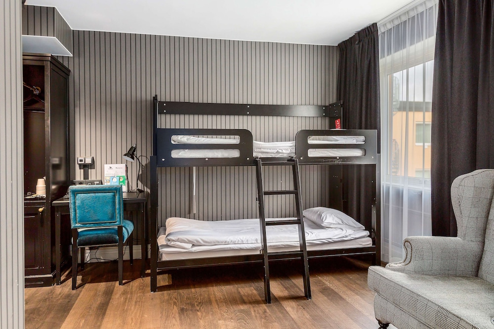Standard Room, 1 King Bed, Non Smoking (Bunk beds) - Photo 2