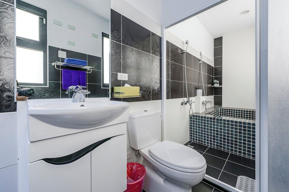 Triple Room, Bathtub - Photo 8