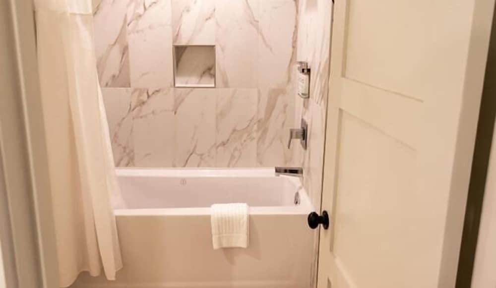 Standard Suite, 1 Bedroom - Photo 15