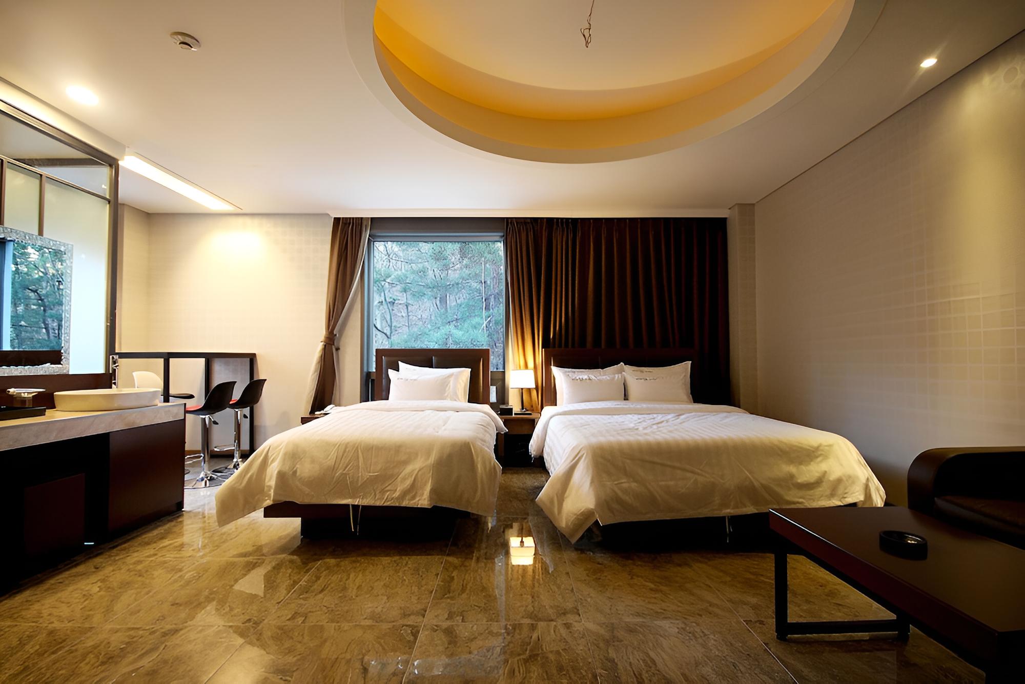 Room (SUITE) - Photo 2
