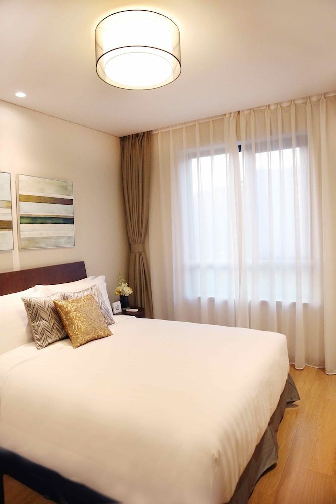 Two Bedroom Standard photo 2