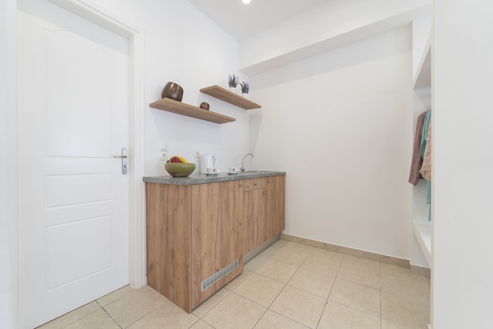 Deluxe Apartment, Garden View - Photo 17