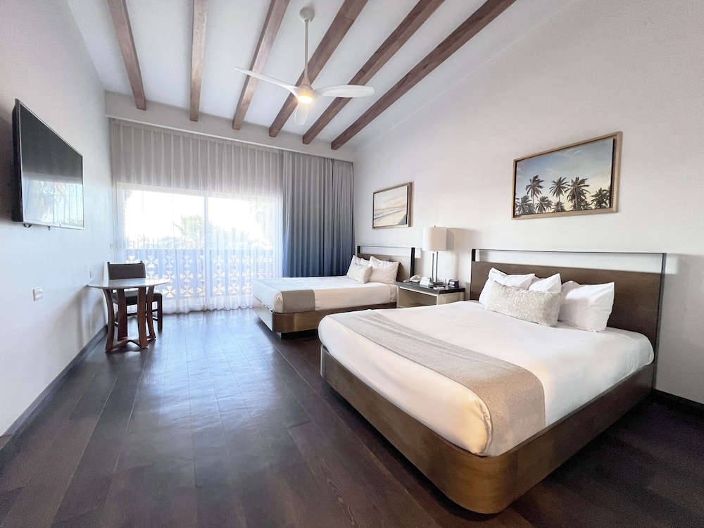 Superior Room, 2 Queen Beds - Photo 1