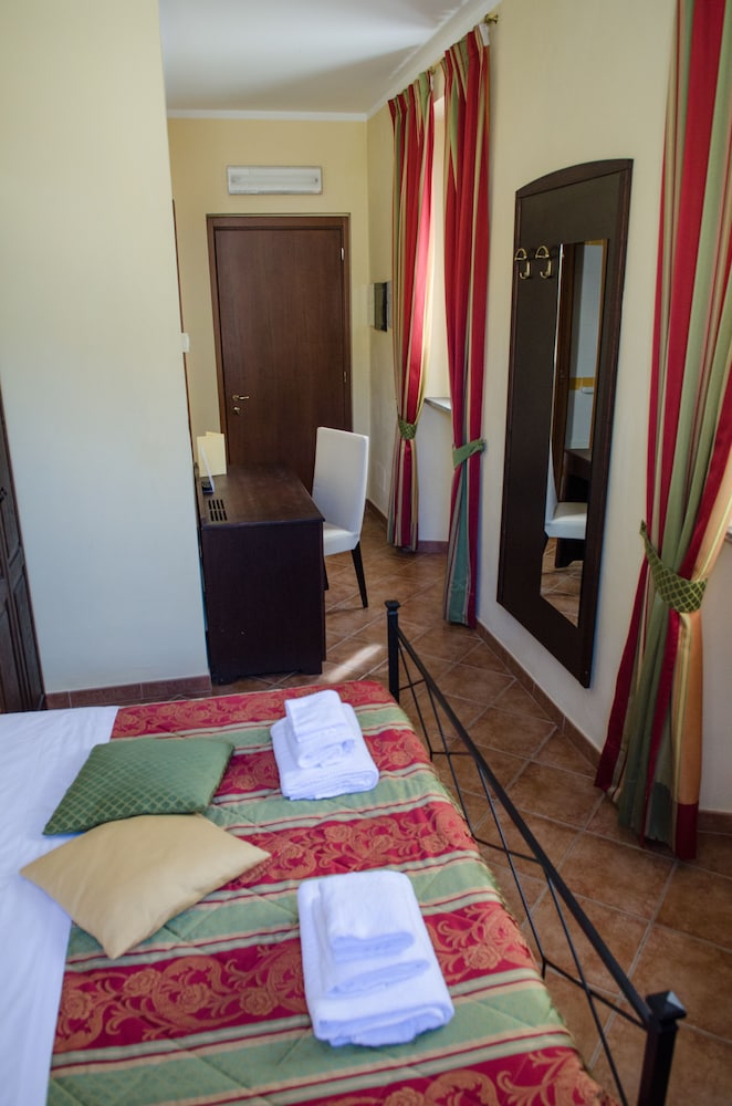 Classic Double or Twin Room photo 3
