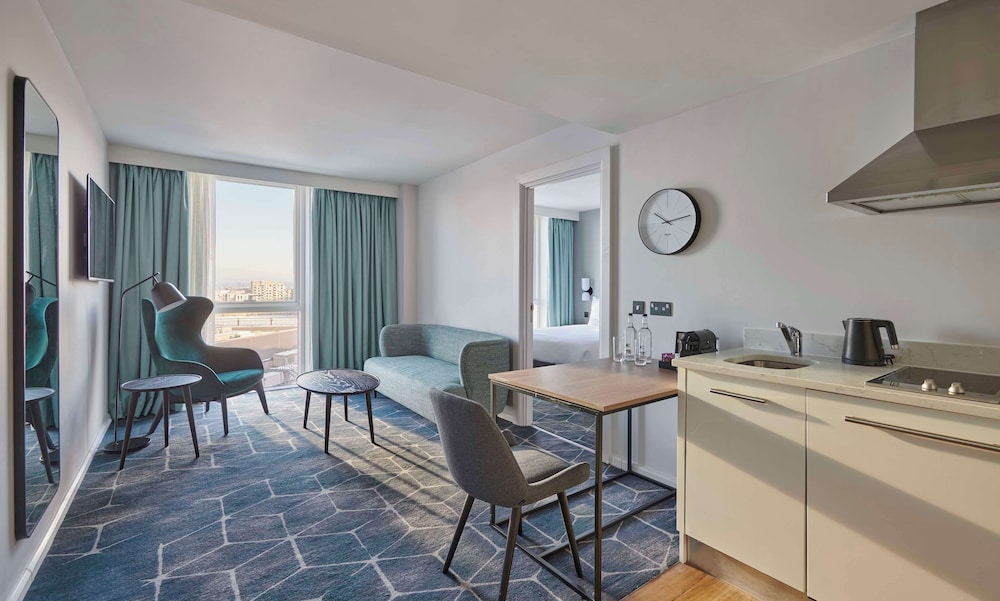 Suite, 1 King Bed, Park View photo 3