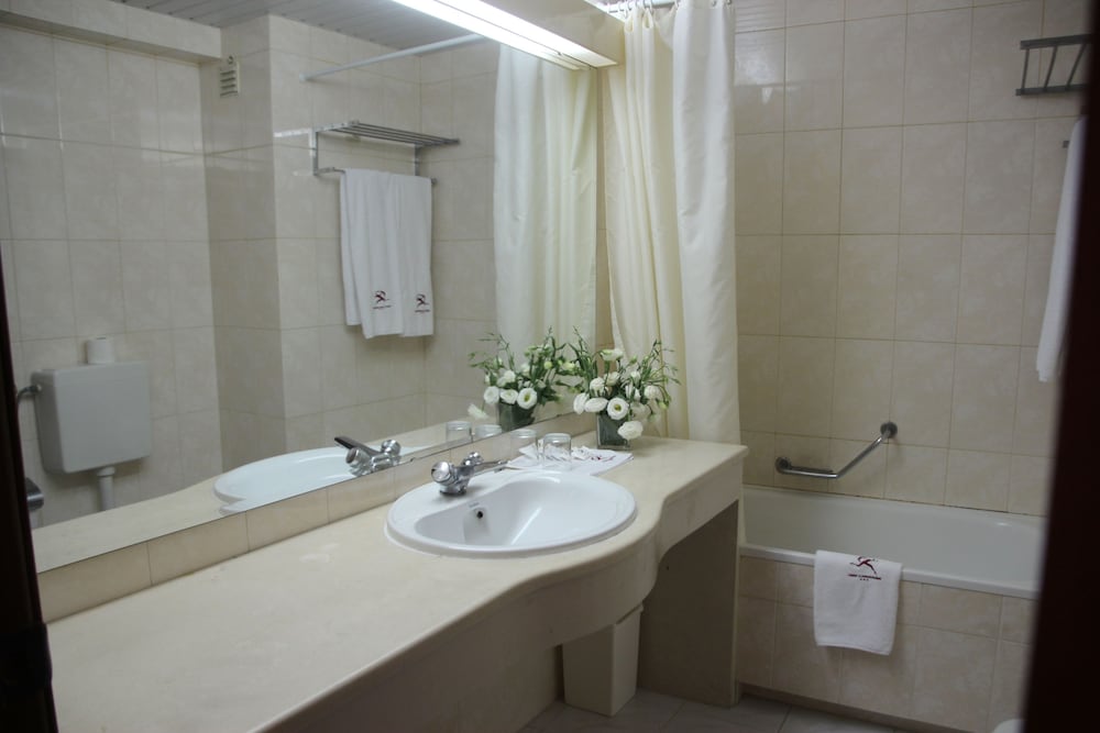 Double or Twin Room - Photo 3
