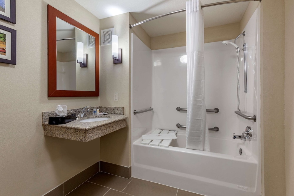 Suite, 1 King Bed with Sofa bed, Non Smoking, Hot Tub photo 3