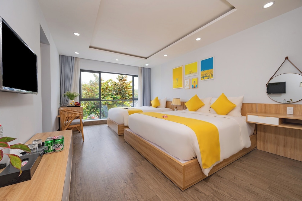 Deluxe Double Room, Pool View