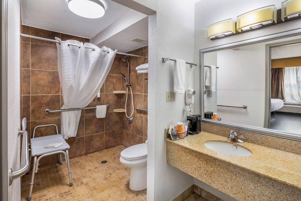 Room, 2 Queen Beds, Accessible, Non Smoking