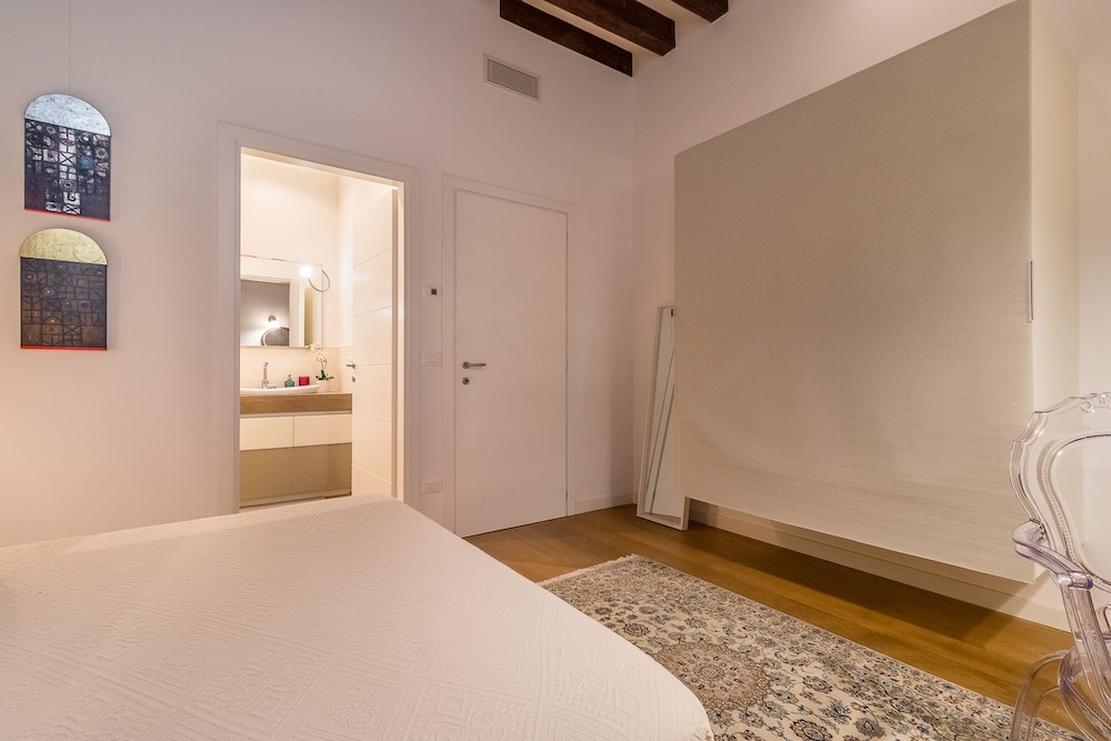 Luxury Apartment photo 3