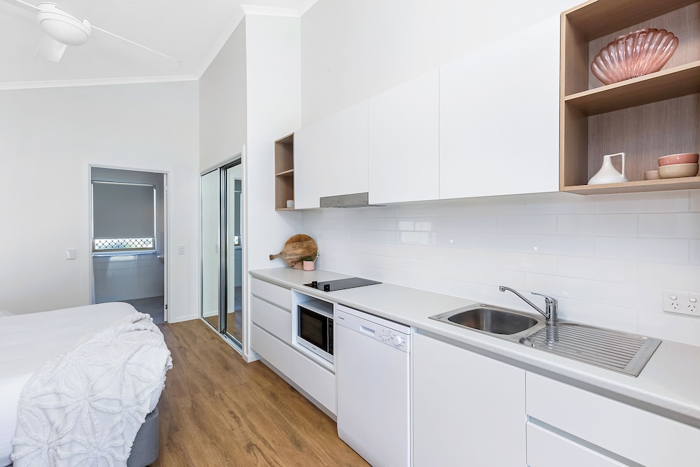 Premium Cabin - Sleeps 2 - Accessible - Dog Friendly photo 3