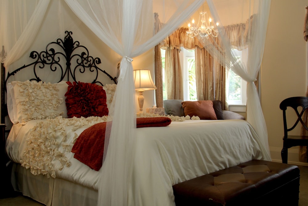 Monarch Grove Room (Pets Not Allowed)