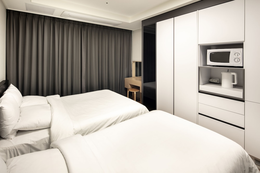 Superior Twin Room, Terrace (Netflix available) - Photo 3