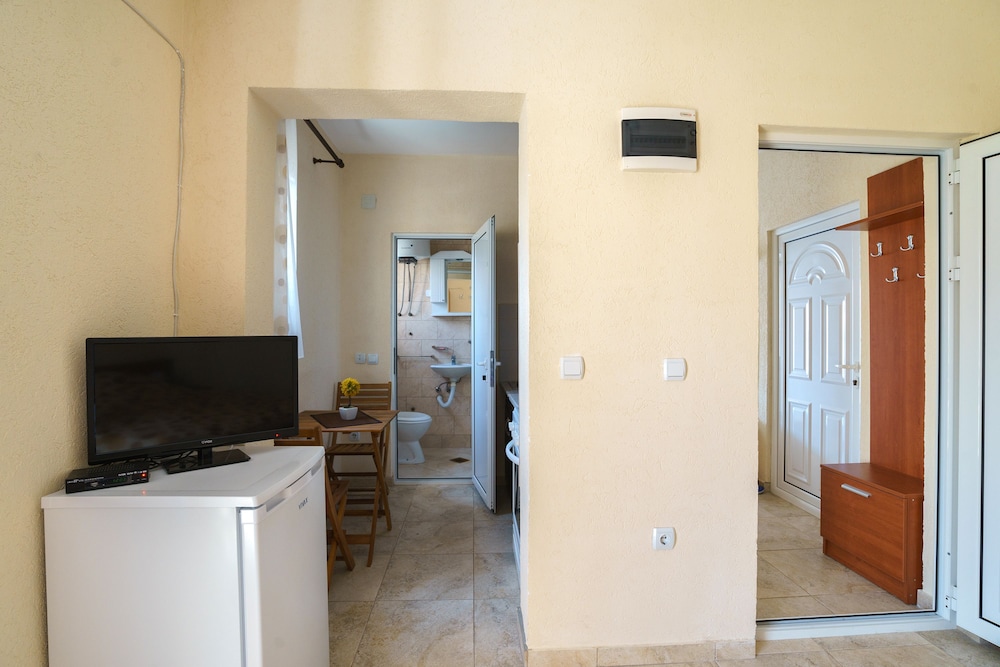 Superior Studio, 1 Queen Bed, Balcony