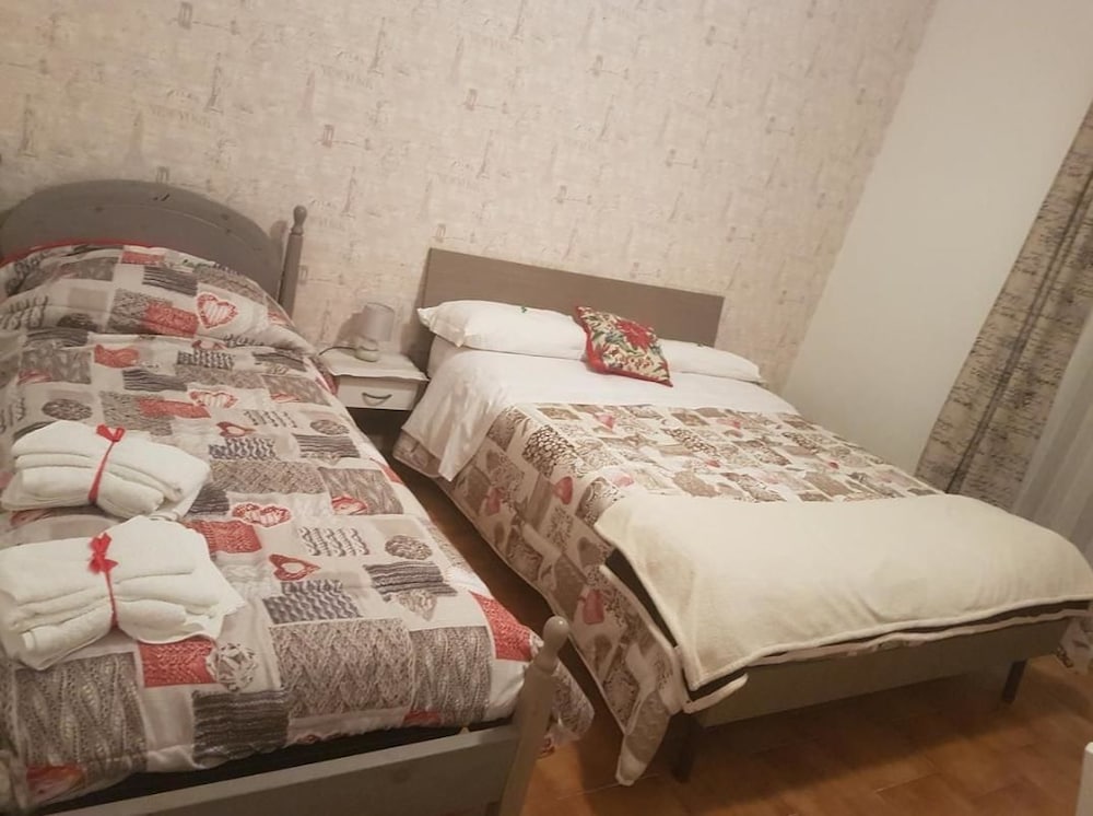 Classic Triple Room, Balcony photo 1