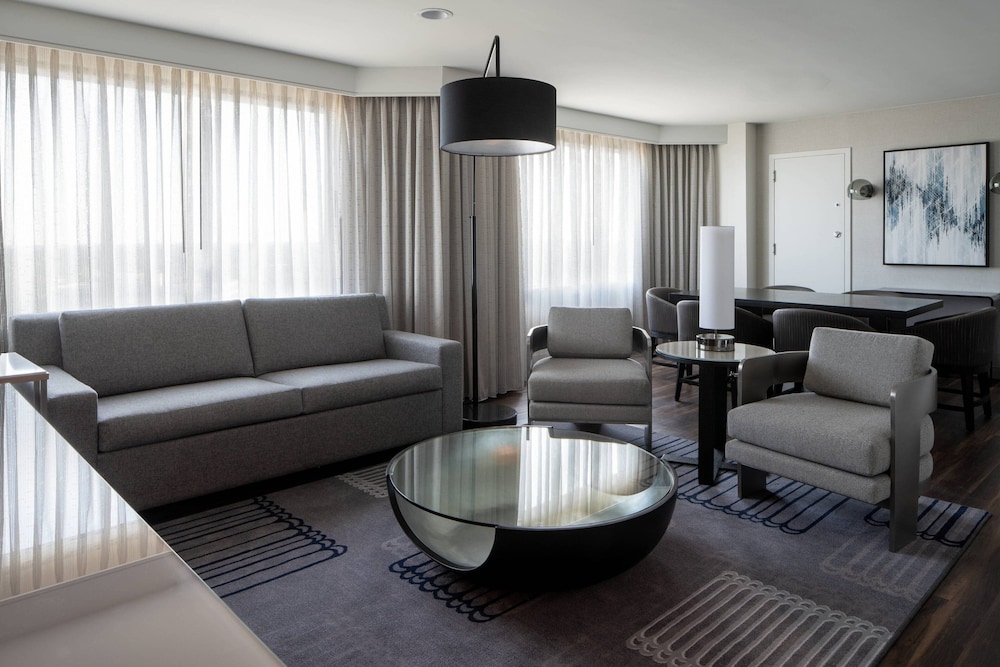 Club Suite, 1 Bedroom - Photo 2