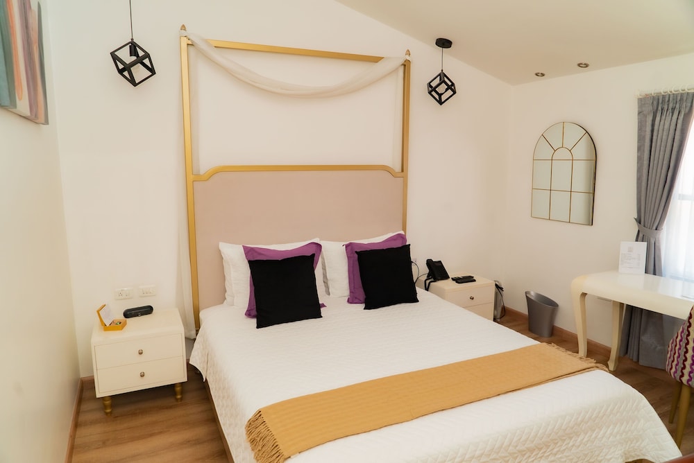 Economy Duplex, 1 Queen Bed, City View photo 3