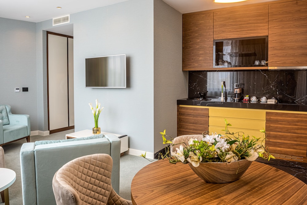 Suite - Photo 4