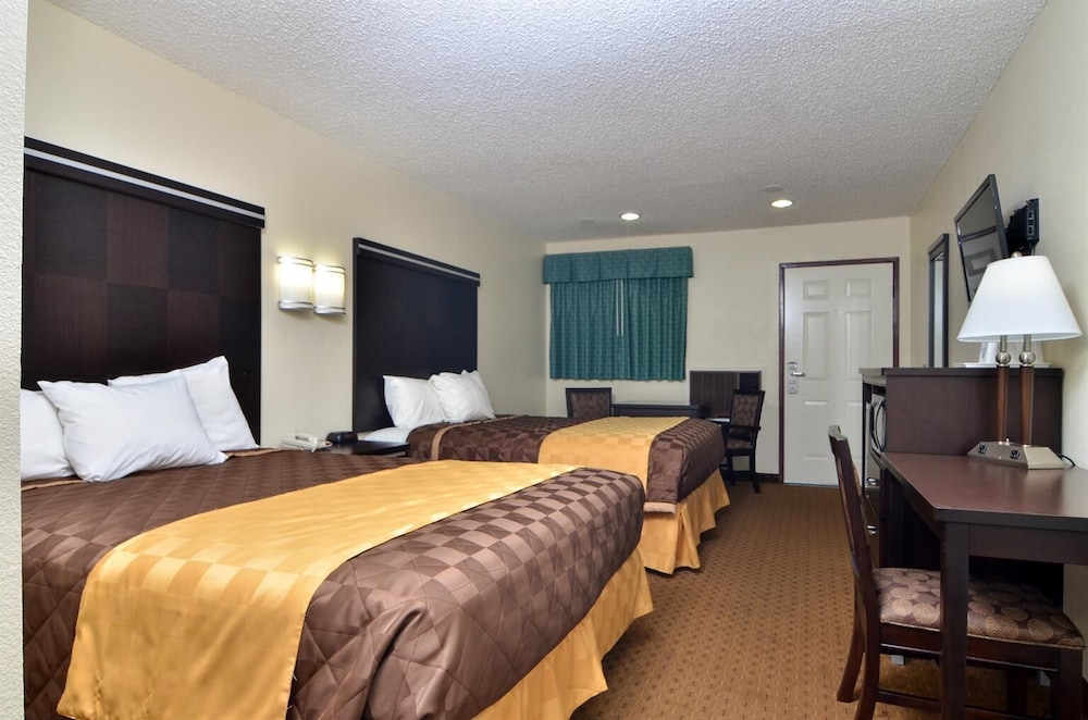 Room, 2 Queen Beds, Non Smoking - Photo 4