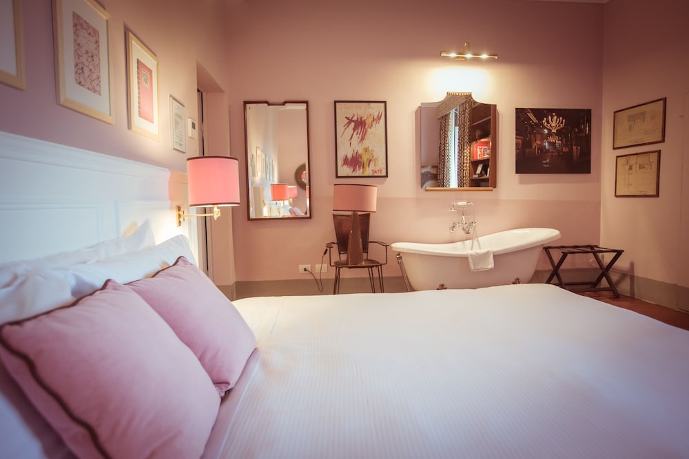 Deluxe Double Room, 1 King Bed, Garden View photo 2