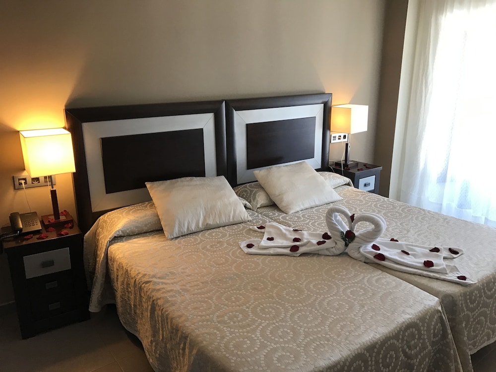 Romantic Twin Room photo 2