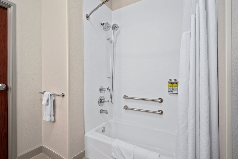 Standard Room, 1 King Bed, Accessible (Communications, Accessible Tub) - Photo 10