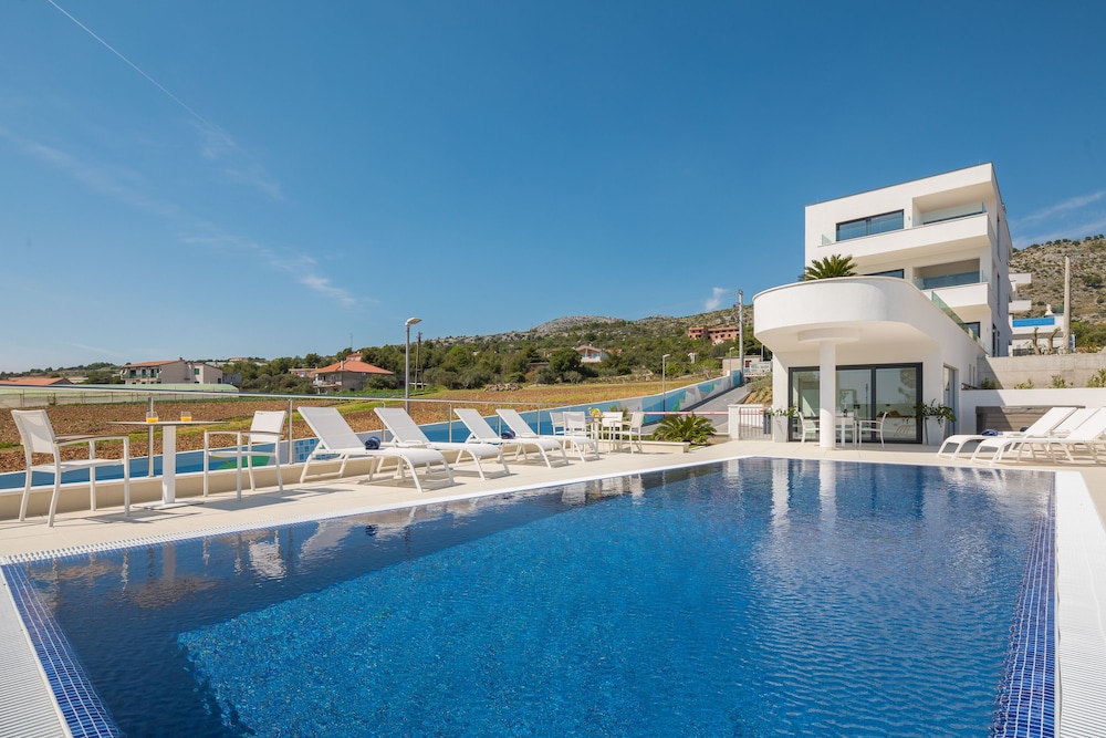 Luxury Apartment Nautica with Pool III photo 3