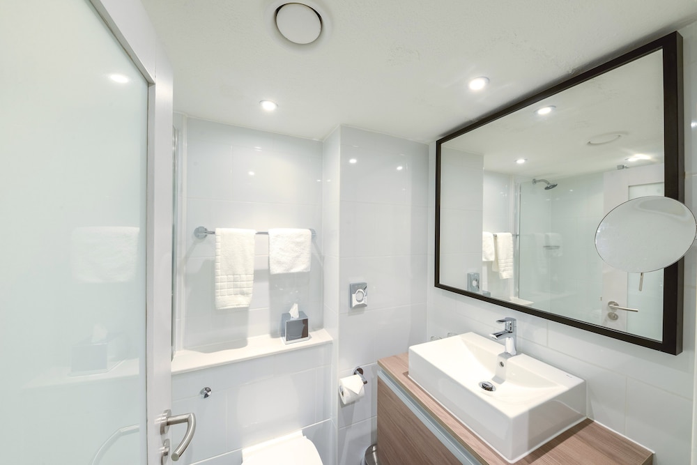 Premium Room, 1 King Bed, Business Lounge Access, Sea View - Photo 6