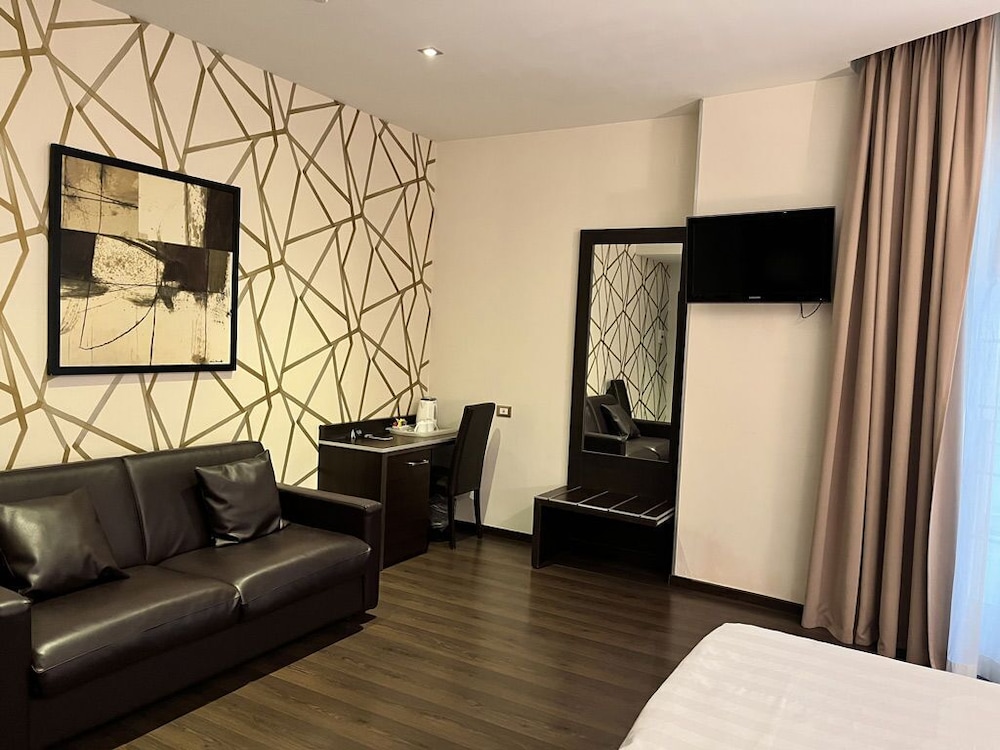 Junior Studio Suite