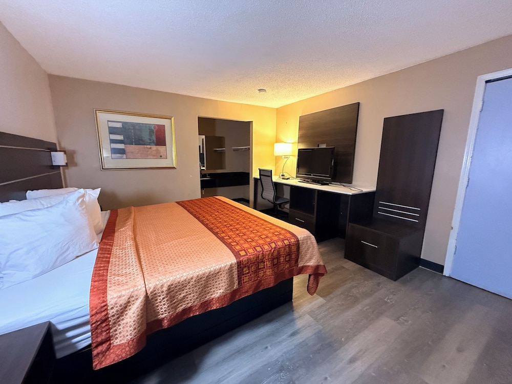 Room, 1 King Bed, Non Smoking photo 2