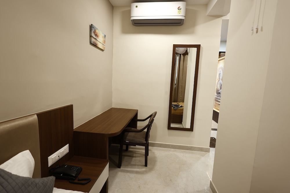 Standard Single Room, City View photo 3