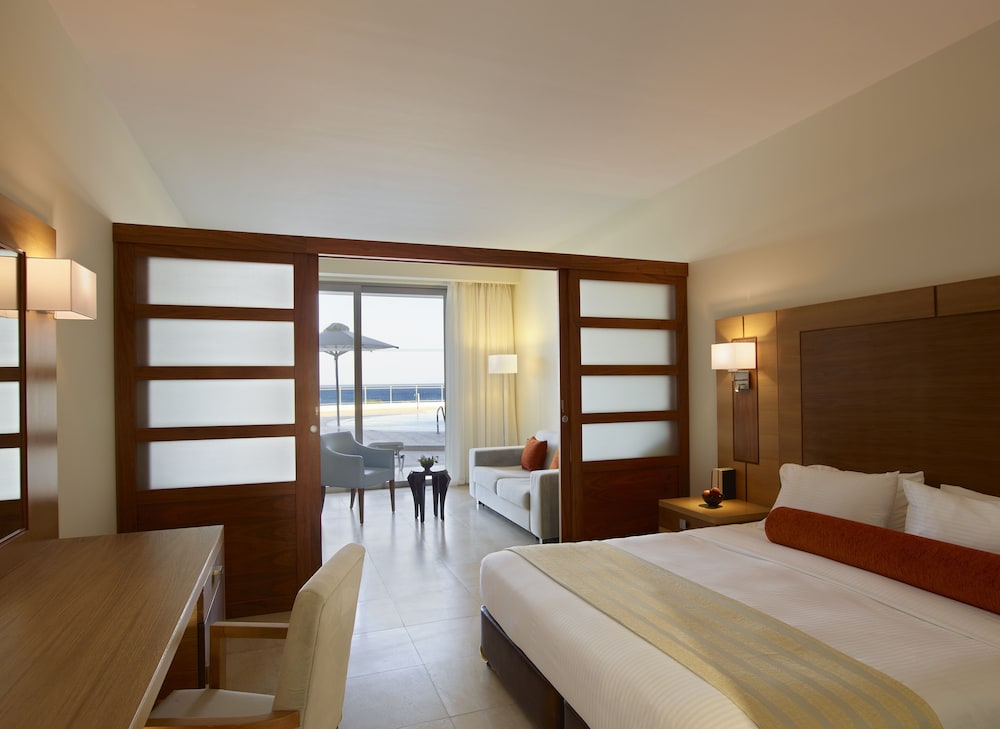 Deluxe Room, Pool Access, Sea View photo 1