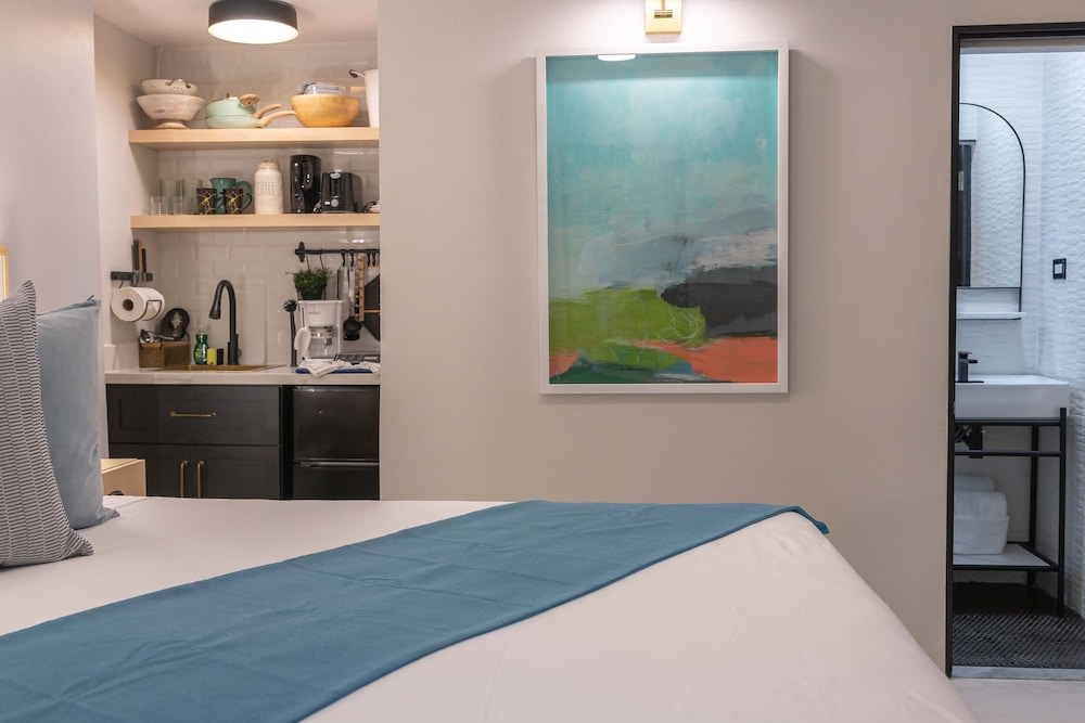 Signature Cottage, 1 Queen Bed, Non Smoking - Photo 1