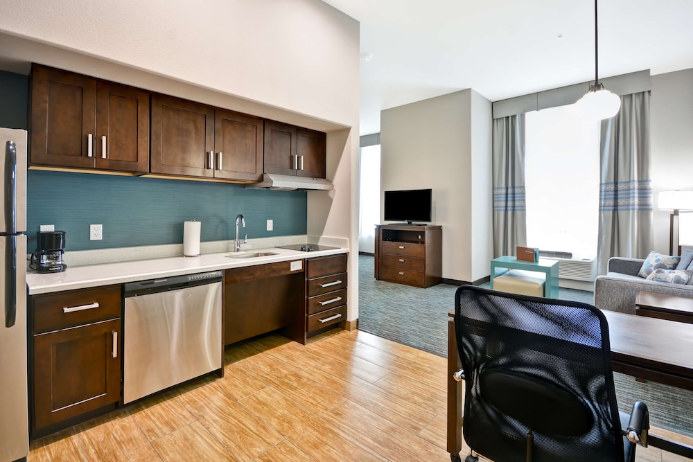 Studio Suite, 1 King Bed, Accessible, Non Smoking (w/ roll-in shower)