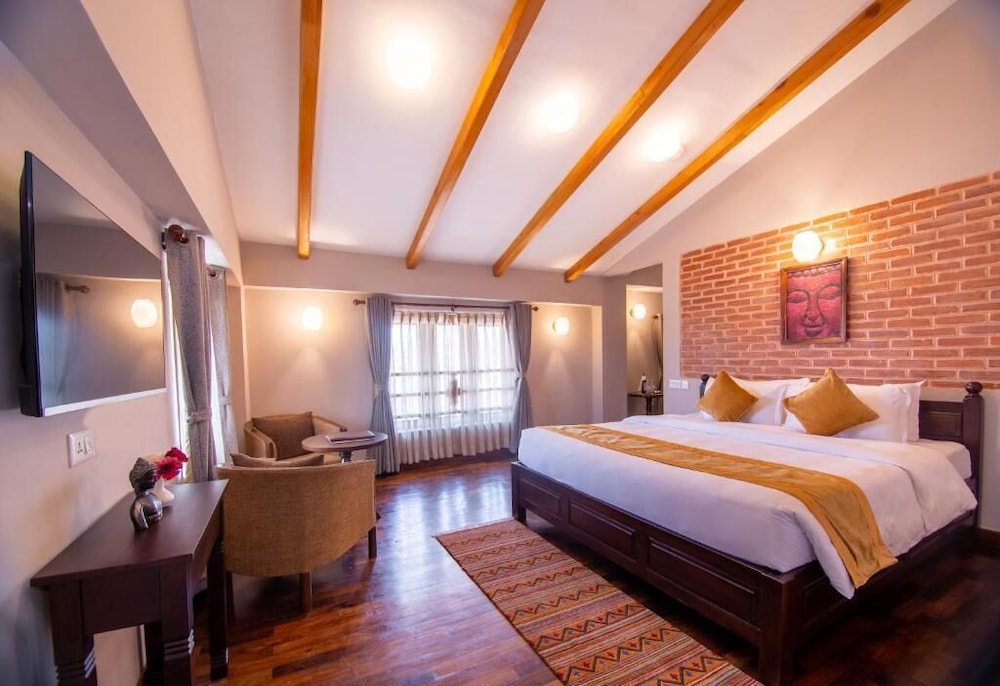 Suite - Photo 1